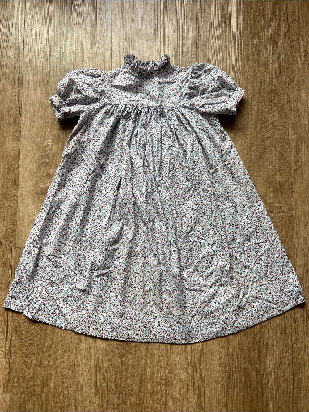 Vintage Jessica Trek Girl’s Floral Short Sleeve Dress.
Size: 7